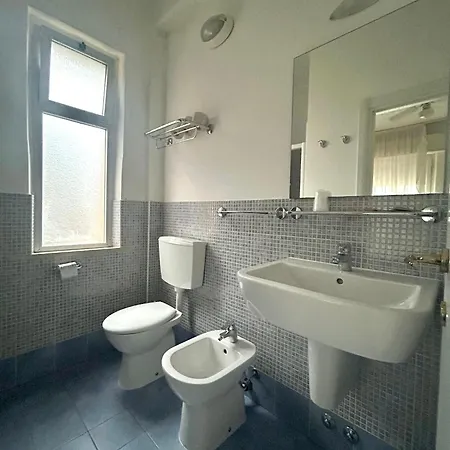 Отель K2 Каттолика